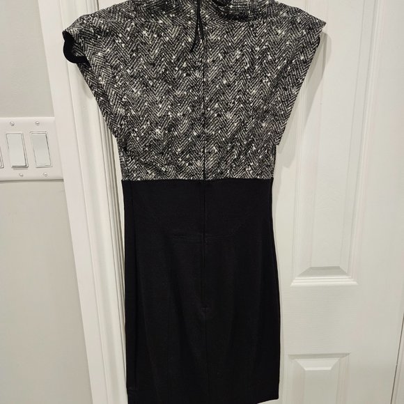 Guess Beautiful Black Dress - Picture 3 of 6